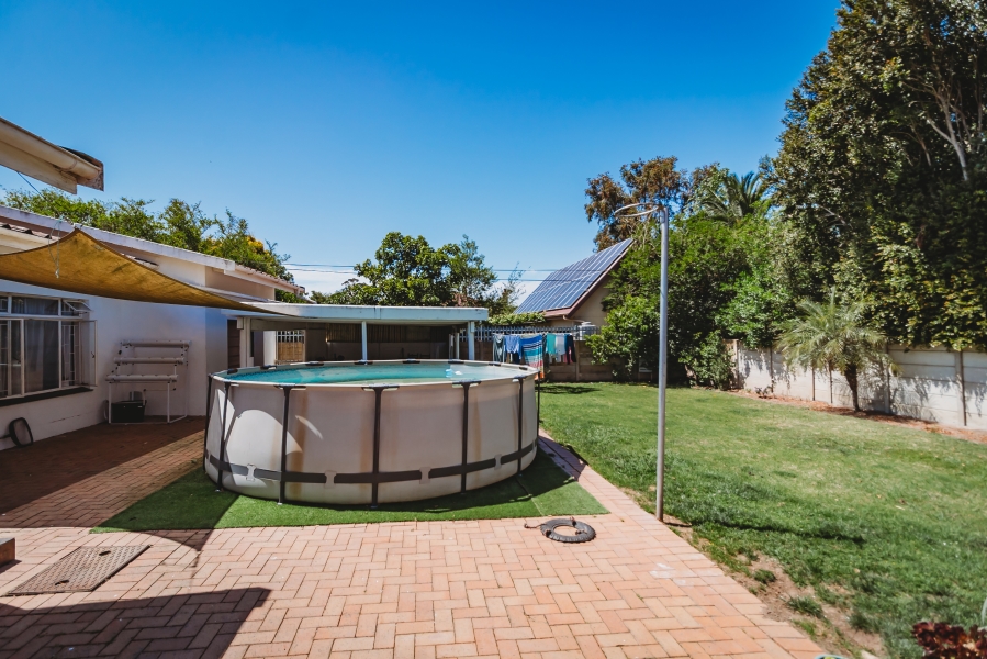 4 Bedroom Property for Sale in Bodorp Western Cape